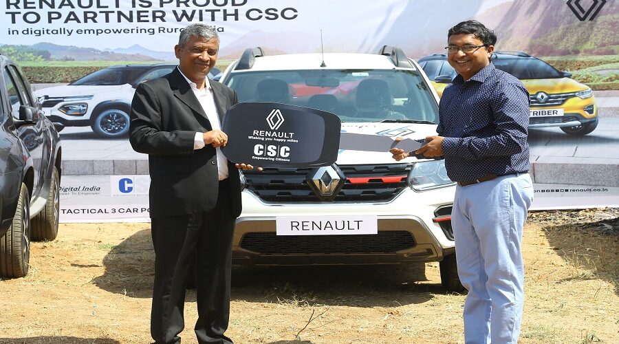 Venkatram Mamillapalle, Country CEO & Managing Director, Renault India Operations handing over cars to CSC e-Governance Services